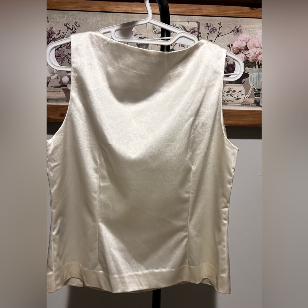 Lorene sleeveless boat neck fitted sheath blouse by J. McLaughlin